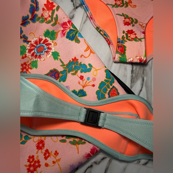 TRIANGL bikini + matching bag - Picture 3 of 3